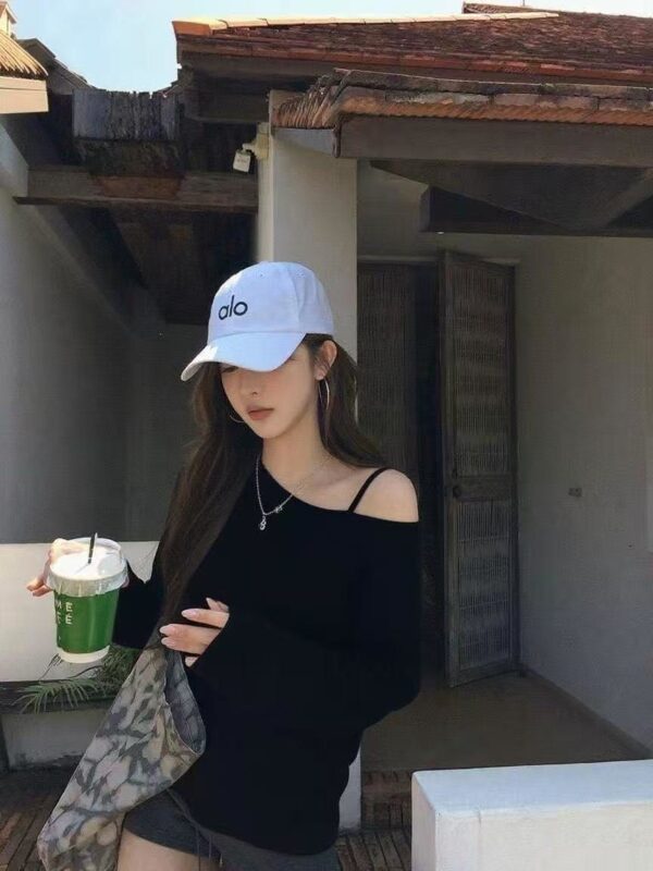 AM家 甜美風 經典百搭露肩上衣：圖片 2