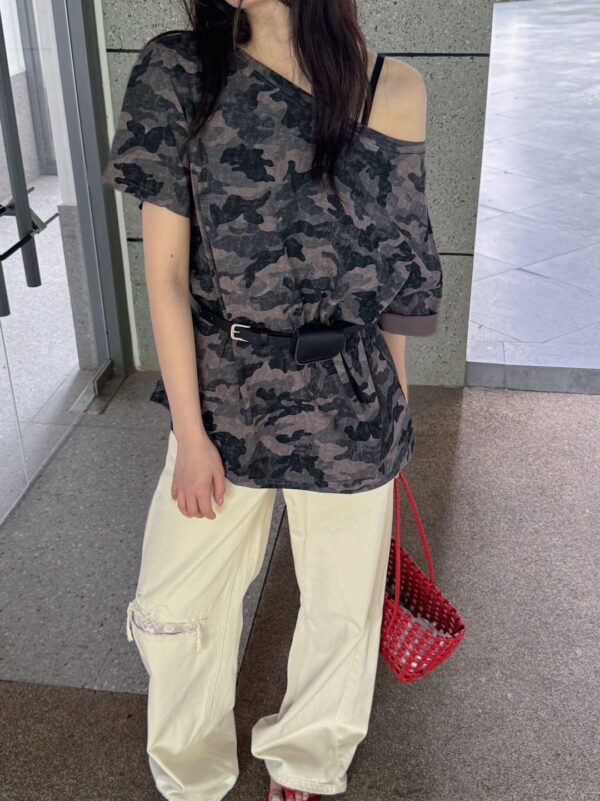 AM家 爆款迷彩 大領口迷彩寬T附小腰包