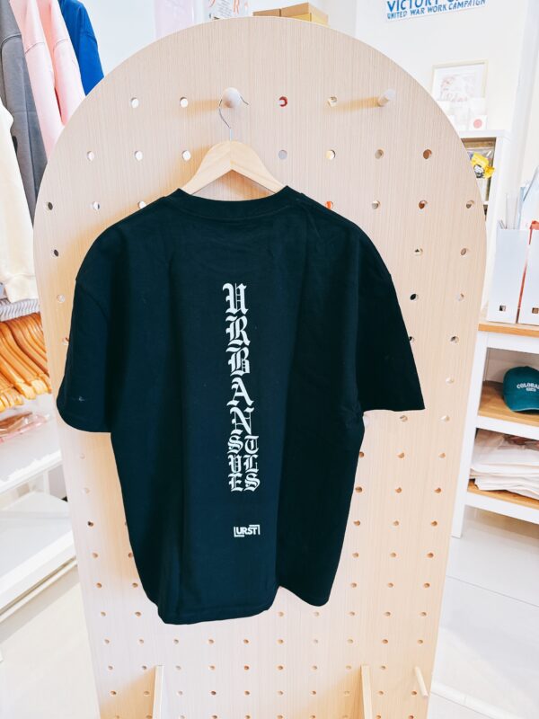 URBAN STYLES x AM家 美式大學潮TEE URST黑色球衣短袖T：圖片 2